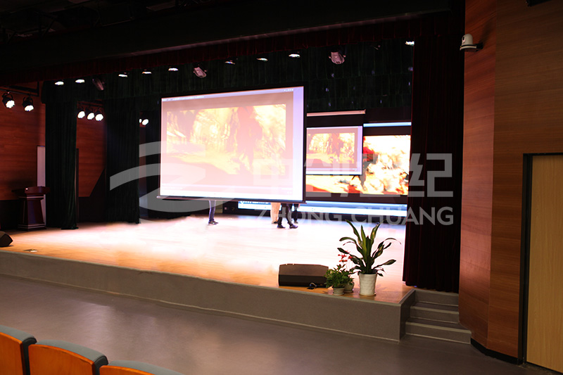 深中南山創新學校階梯教室-舞臺區域 深中南山創新學校階梯教室-舞臺區域