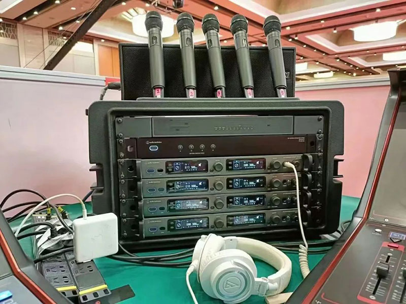 鐵三角5000系列無線系統(tǒng)設(shè)備照片2 鐵三角5000系列無線系統(tǒng)設(shè)備照片2